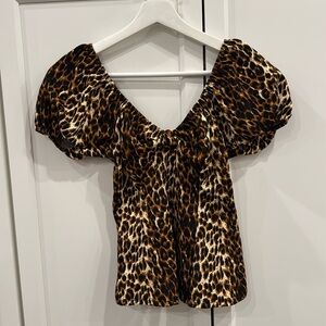 POWDER PUFF TOP IN WILD LEOPARD PRINT